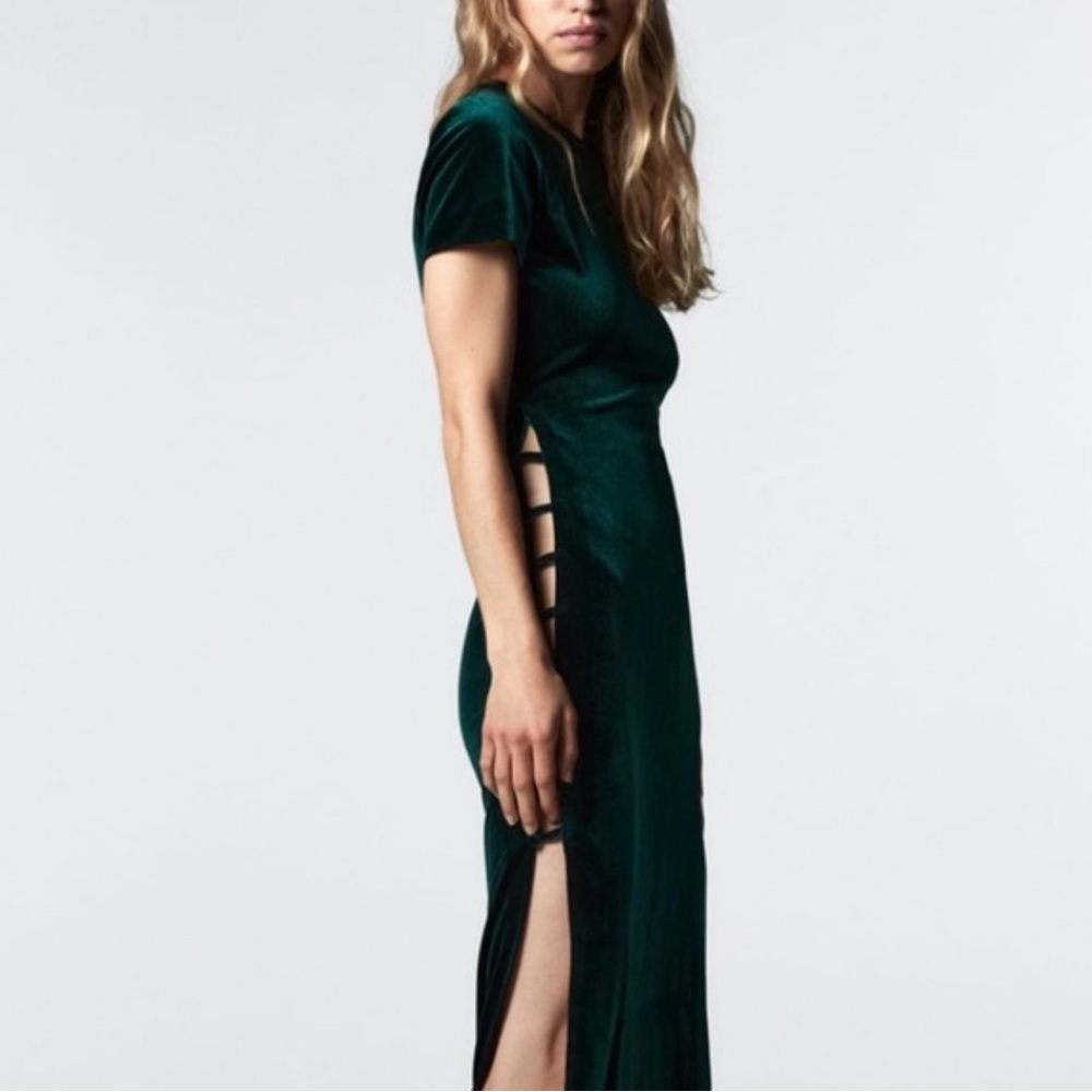 NEW WITH TAGS Zara Emerald Velvet Mini Dress